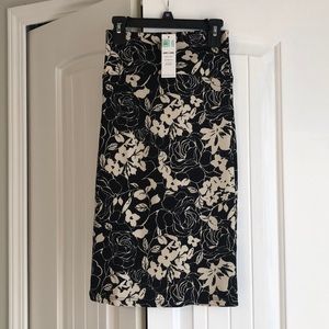 Black and white floral pencil skirt